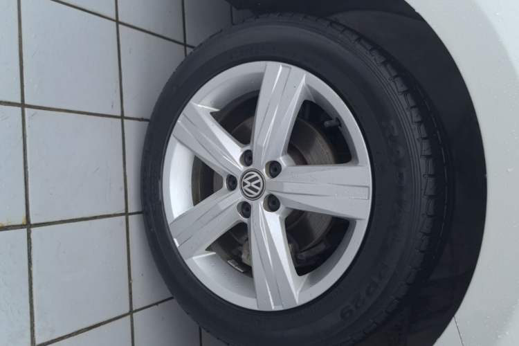Used Volkswagen Lavida 2017 1.6L Automatic Fashion Edition Left Front Wheel Hub