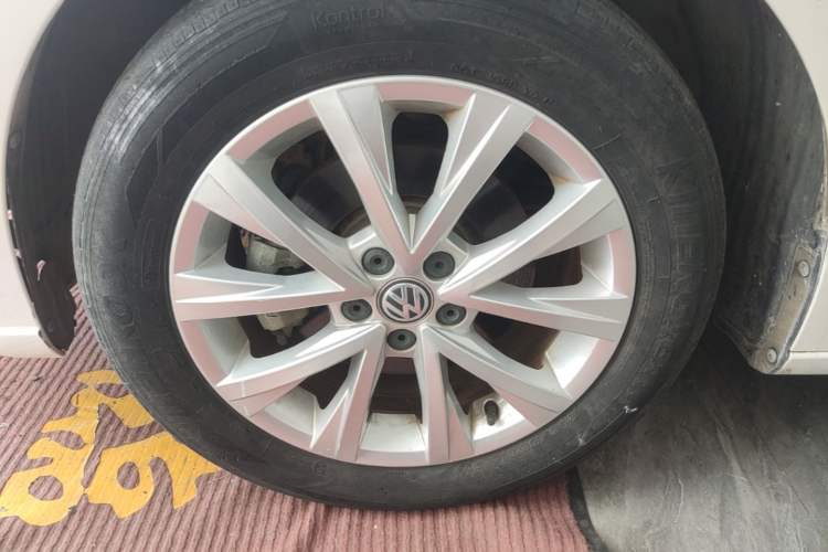 Used Volkswagen Lavida 2017 1.6L Automatic Comfort Edition Left Front Wheel Hub