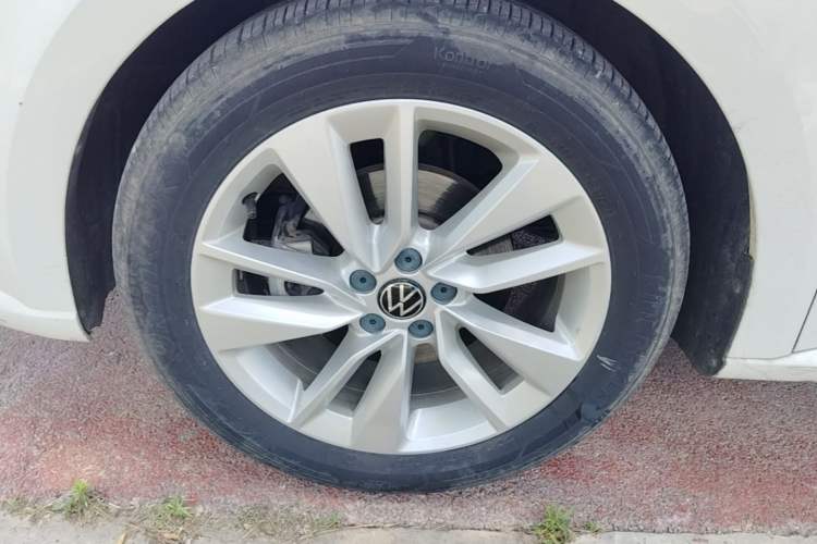Used Volkswagen Lavida 2017 1.6L Automatic Comfort Edition Left Front Wheel Hub