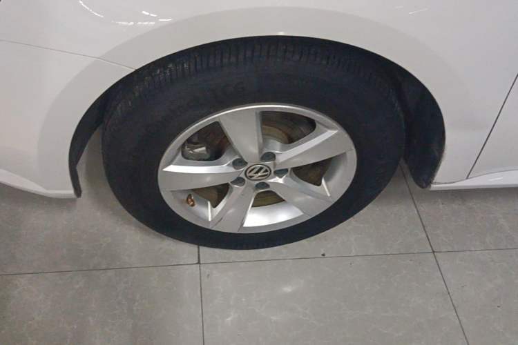 Used Volkswagen Lavida 2017 1.6L Automatic Comfort Edition Left Front Wheel Hub