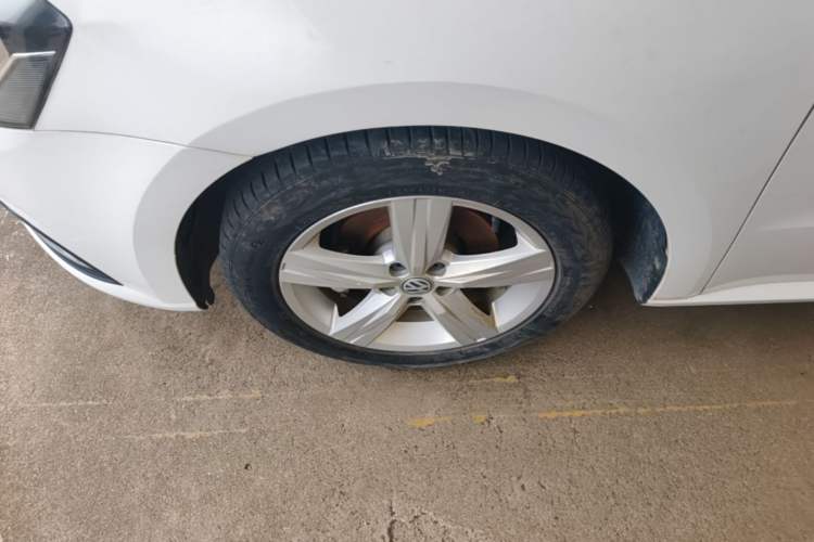 Used Volkswagen Lavida 2017 1.6L Automatic Fashion Edition Left Front Wheel Hub