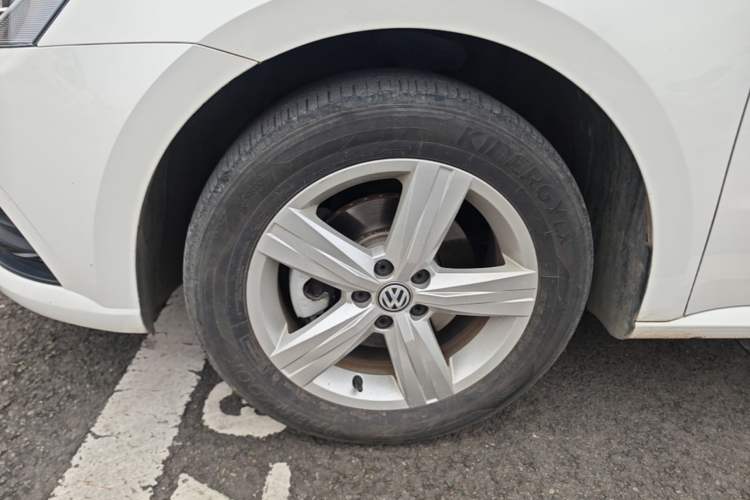 Used Volkswagen Lavida 2017 1.6L Manual Fashion Edition Left Front Wheel Hub