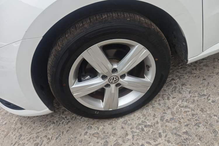 Used Volkswagen Lavida 2017 1.6L Manual Fashion Edition Left Front Wheel Hub