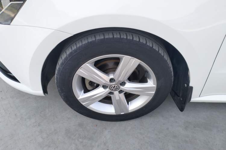 Used Volkswagen Lavida 2017 1.6L Automatic Fashion Edition Left Front Wheel Hub