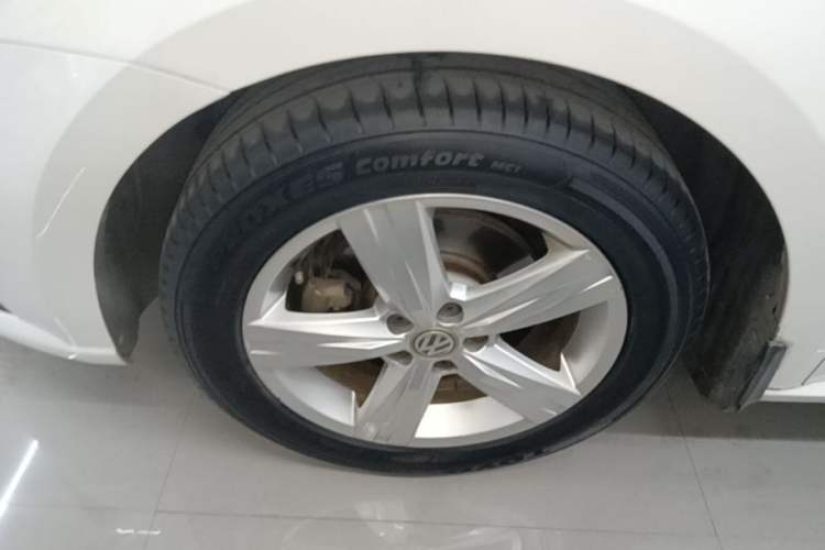 Used Volkswagen Lavida 2017 1.6L Automatic Fashion Edition Left Front Wheel Hub