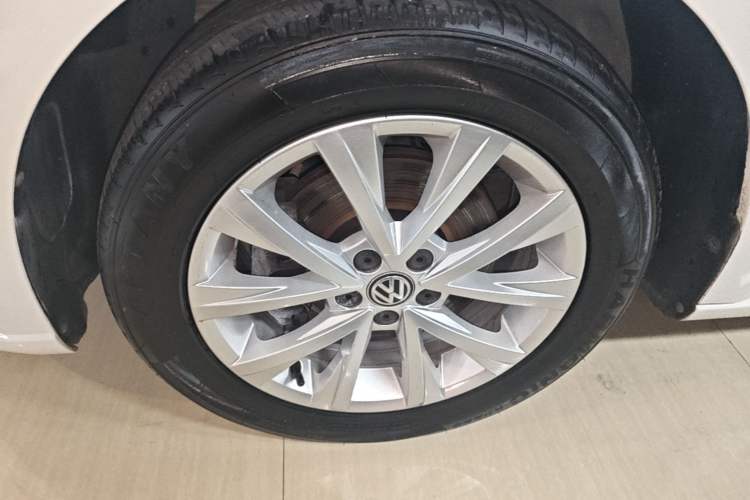 Used Volkswagen Lavida 2017 230TSI DSG Comfort Edition Left Front Wheel Hub