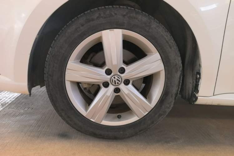 Used Volkswagen Lavida 2017 1.6L Automatic Fashion Edition Left Front Wheel Hub
