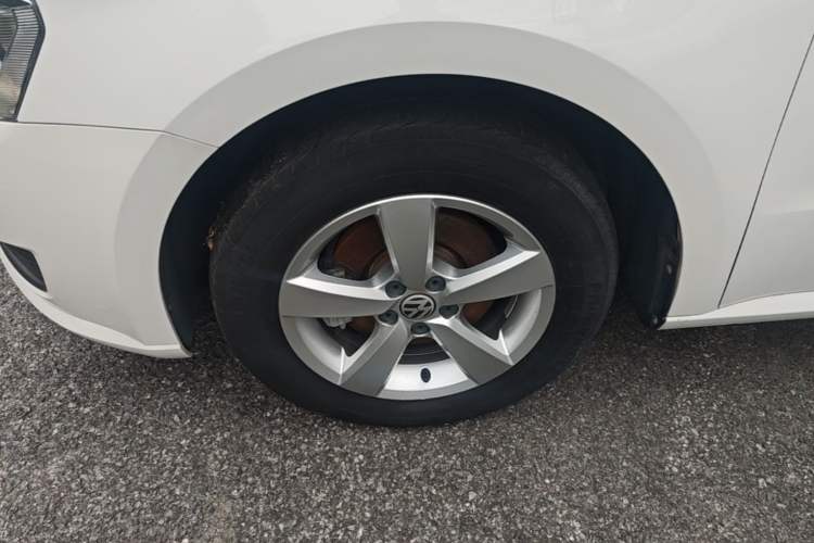 Used Volkswagen Lavida 2017 1.6L Automatic Comfort Edition Left Front Wheel Hub