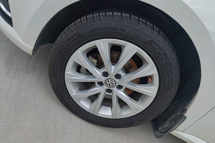 Used Volkswagen Lavida 2017 1.6L Automatic Comfort Edition Left Front Wheel Hub