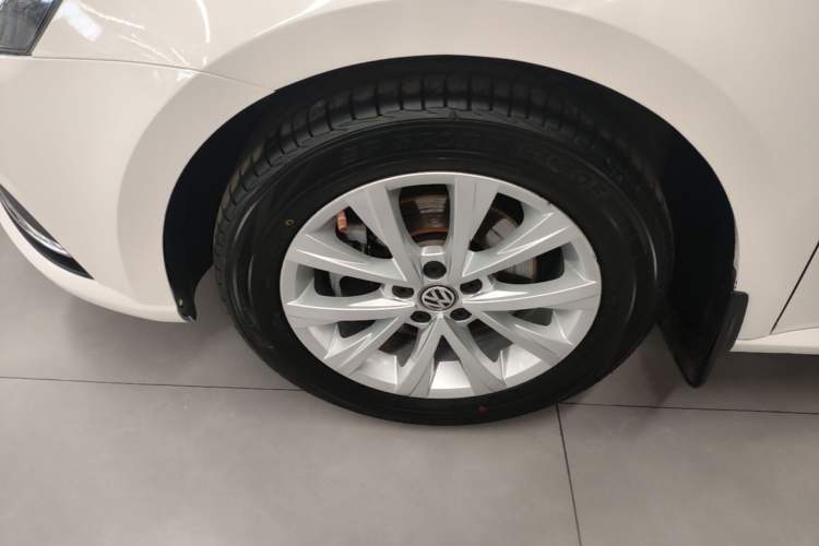 Used Volkswagen Lavida 2017 230TSI DSG Comfort Edition Left Front Wheel Hub