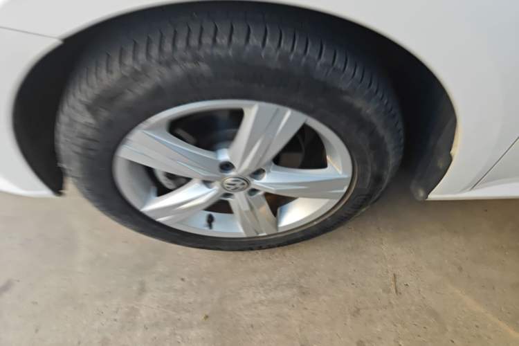 Used Volkswagen Lavida 2017 1.6L Manual Fashion Edition Left Front Wheel Hub