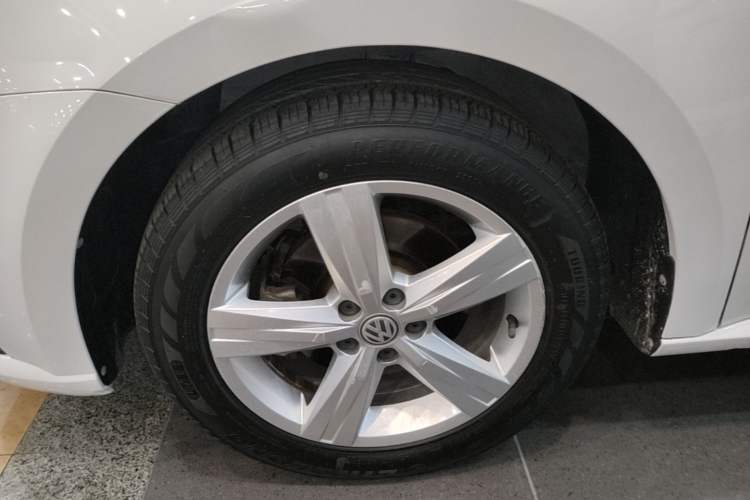 Used Volkswagen Lavida 2017 1.6L Automatic Fashion Edition Left Front Wheel Hub