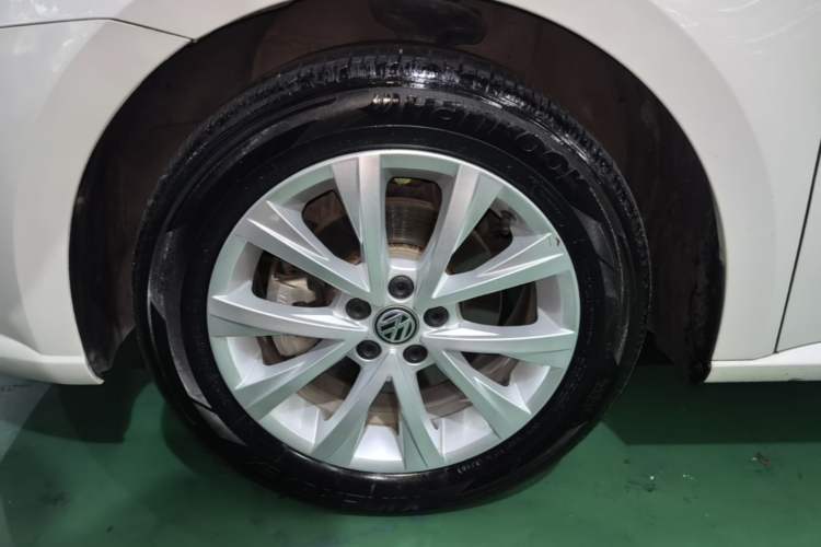 Used Volkswagen Lavida 2017 1.6L Automatic Comfort Edition Left Front Wheel Hub