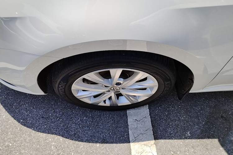 Used Volkswagen Lavida 2017 1.6L Automatic Comfort Edition Left Front Wheel Hub