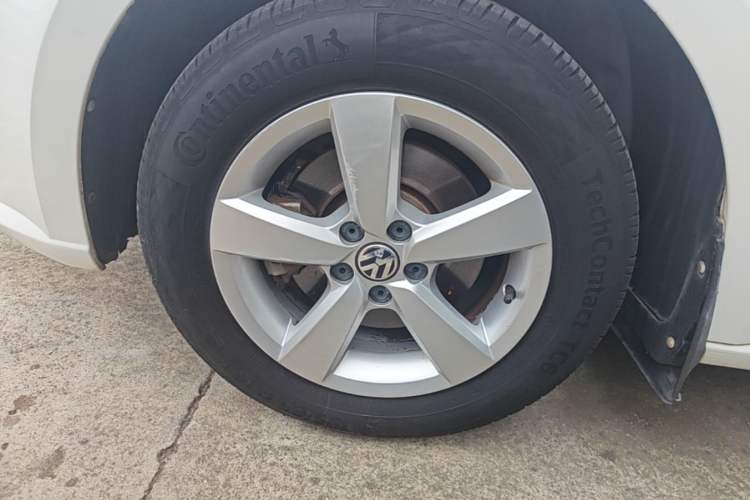 Used Volkswagen Lavida 2017 1.6L Automatic Comfort Edition Left Front Wheel Hub