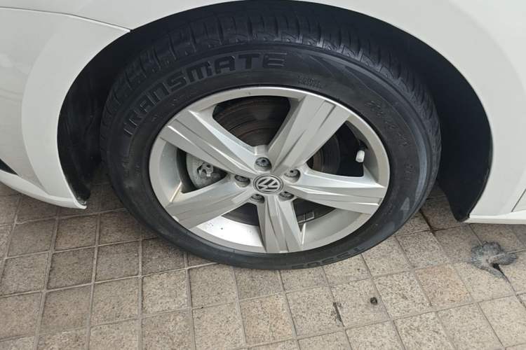 Used Volkswagen Lavida 2017 1.6L Automatic Fashion Edition Left Front Wheel Hub