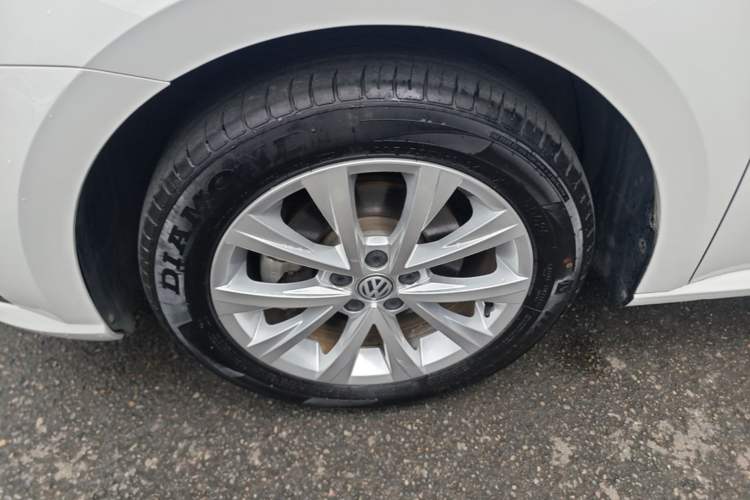 Used Volkswagen Lavida 2017 1.6L Automatic Comfort Edition Left Front Wheel Hub