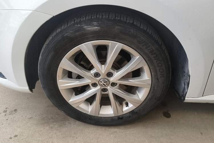 Used Volkswagen Lavida 2017 1.6L Automatic Comfort Edition Left Front Wheel Hub