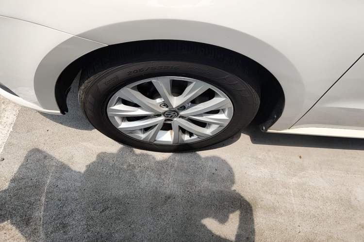 Used Volkswagen Lavida 2017 1.6L Automatic Comfort Edition Left Front Wheel Hub