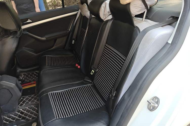 Used Volkswagen Lavida 2017 1.6L Automatic Fashion Edition Left Rear Seat