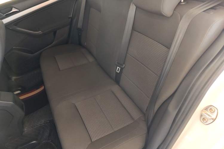 Used Volkswagen Lavida 2017 1.6L Automatic Fashion Edition Left Rear Seat
