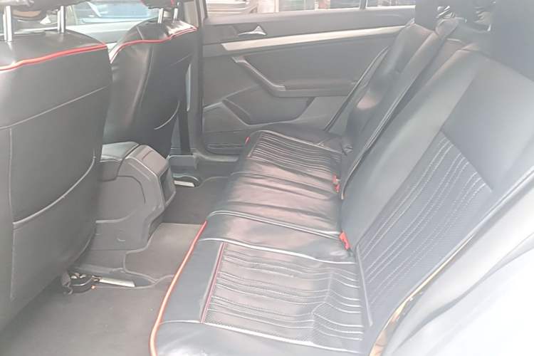 Used Volkswagen Lavida 2017 1.6L Automatic Fashion Edition Left Rear Seat
