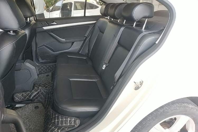 Used Volkswagen Lavida 2017 1.6L Automatic Fashion Edition Left Rear Seat