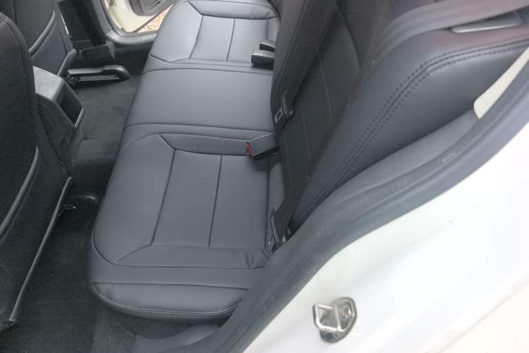 Used Volkswagen Lavida 2017 1.6L Automatic Fashion Edition Left Rear Seat