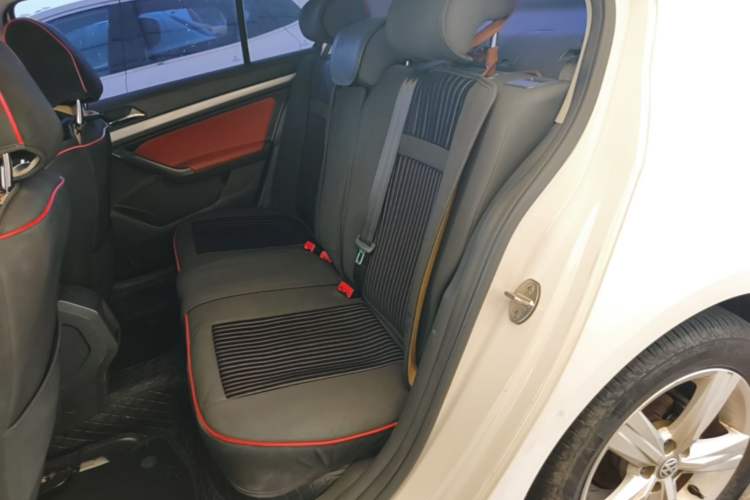 Used Volkswagen Lavida 2017 1.6L Automatic Fashion Edition Left Rear Seat