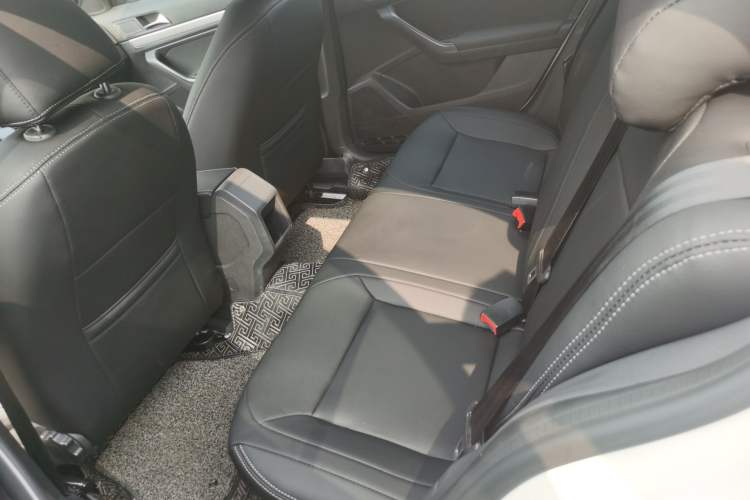 Used Volkswagen Lavida 2017 1.6L Automatic Fashion Edition Left Rear Seat