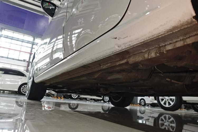 Used Volkswagen Lavida 2017 1.6L Automatic Comfort Edition Left Side Sill