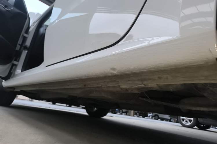 Used Volkswagen Lavida 2017 230TSI DSG Comfort Edition Left Side Sill