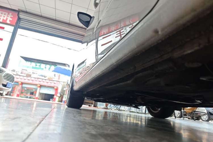 Used Volkswagen Lavida 2017 1.6L Automatic Comfort Edition Left Side Sill