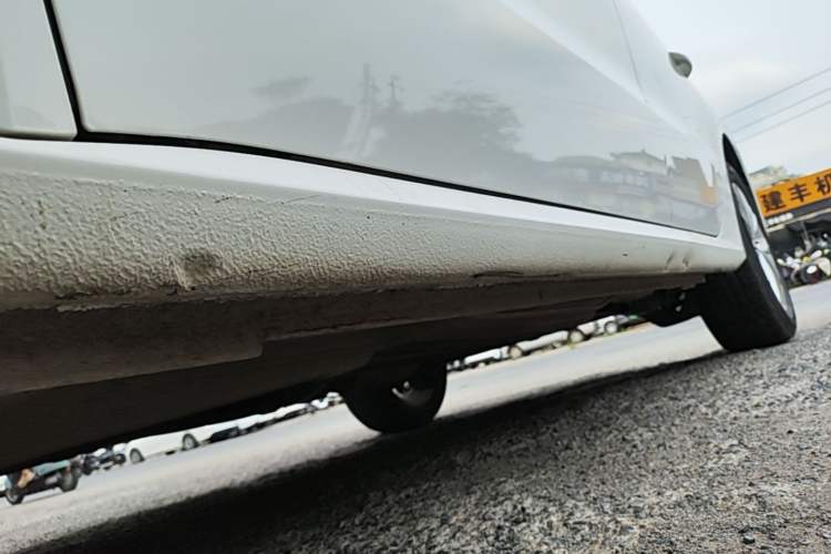Used Volkswagen Lavida 2017 1.6L Automatic Comfort Edition Left Side Sill