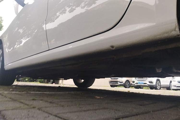 Used Volkswagen Lavida 2017 1.6L Automatic Comfort Edition Left Side Sill