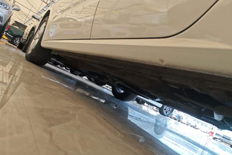 Used Volkswagen Lavida 2017 1.6L Automatic Fashion Edition Left Side Sill