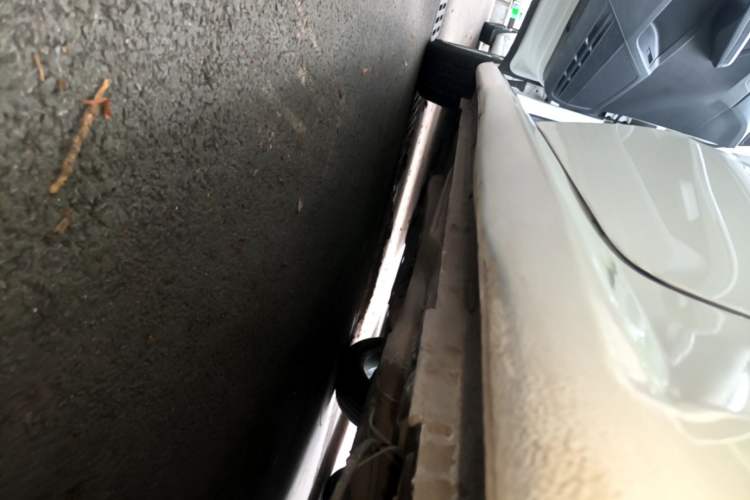 Used Volkswagen Lavida 2017 1.6L Automatic Comfort Edition Left Side Sill