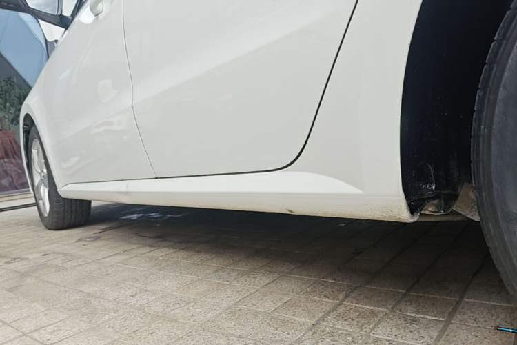 Used Volkswagen Lavida 2017 1.6L Automatic Fashion Edition Left Side Sill