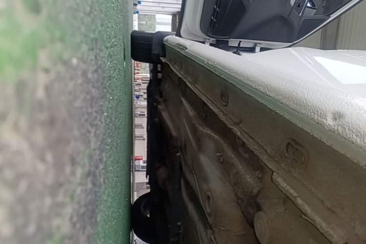 Used Volkswagen Lavida 2017 1.6L Automatic Comfort Edition Left Side Sill