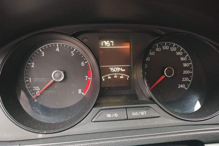 Used Volkswagen Lavida 2017 1.6L Automatic Fashion Edition Odometer Close Up