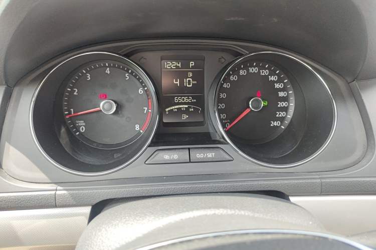 Used Volkswagen Lavida 2017 1.6L Automatic Comfort Edition Odometer Close Up