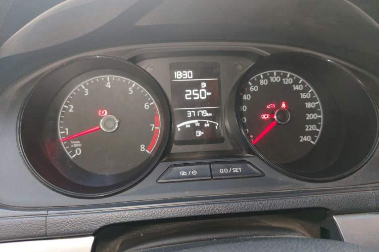 Used Volkswagen Lavida 2017 1.6L Manual Fashion Edition Odometer Close Up