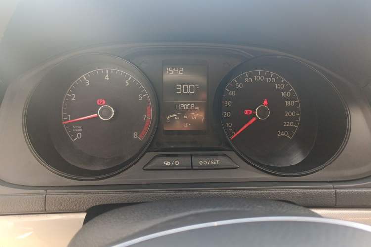 Used Volkswagen Lavida 2017 1.6L Manual Fashion Edition Odometer Close Up