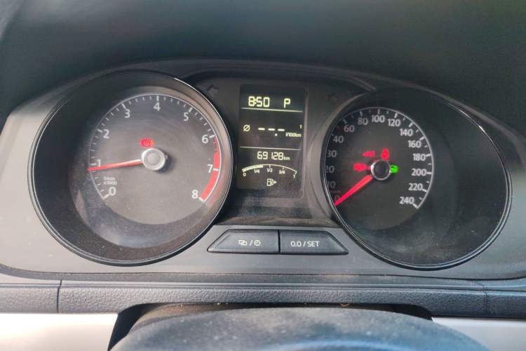 Used Volkswagen Lavida 2017 1.6L Automatic Fashion Edition Odometer Close Up