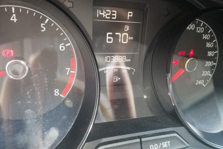 Used Volkswagen Lavida 2017 1.6L Automatic Fashion Edition Odometer Close Up