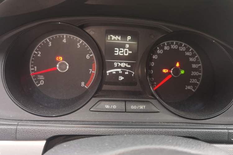 Used Volkswagen Lavida 2017 1.6L Automatic Fashion Edition Odometer Close Up