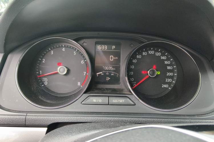 Used Volkswagen Lavida 2017 1.6L Automatic Comfort Edition Odometer Close Up