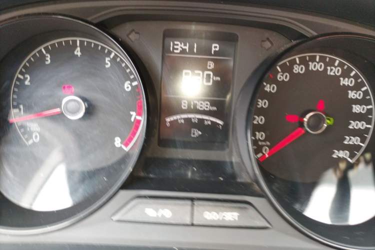 Used Volkswagen Lavida 2017 1.6L Automatic Fashion Edition Odometer Close Up