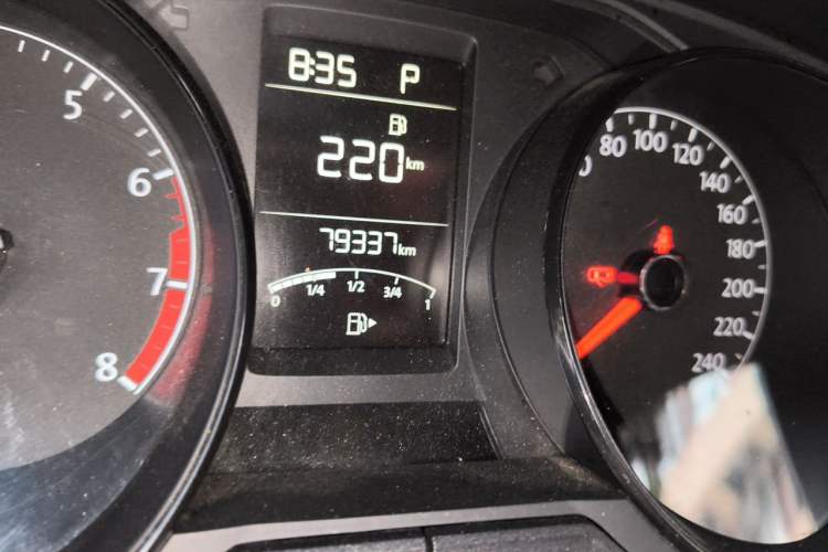 Used Volkswagen Lavida 2017 1.6L Automatic Fashion Edition Odometer Close Up