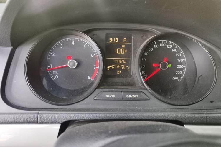 Used Volkswagen Lavida 2017 1.6L Automatic Fashion Edition Odometer Close Up